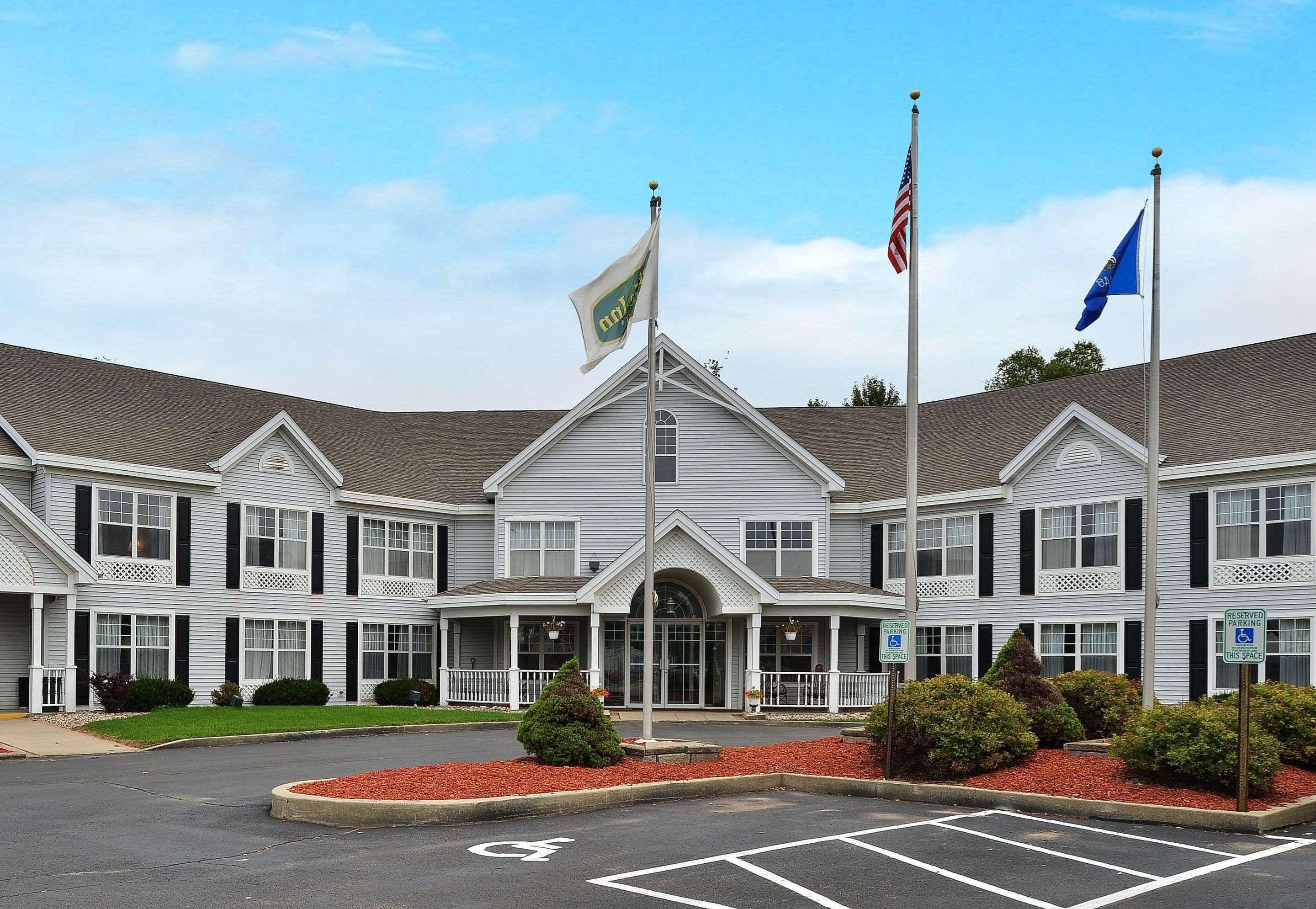 Quality Inn & Suites Shawano Exterior photo